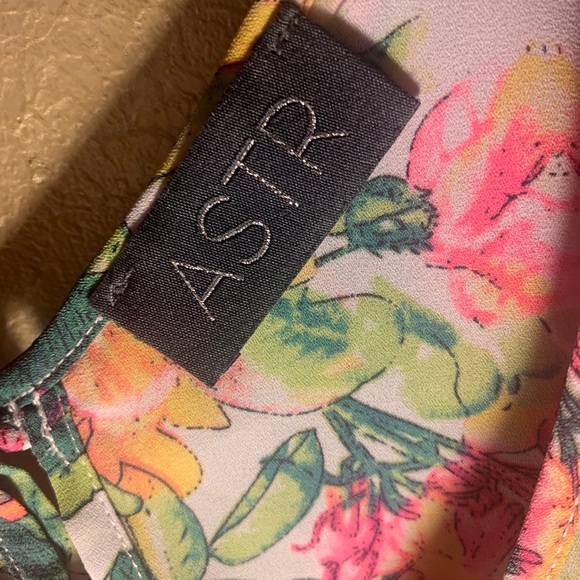 ASTR Ruffle Tank - Picture 4 of 4